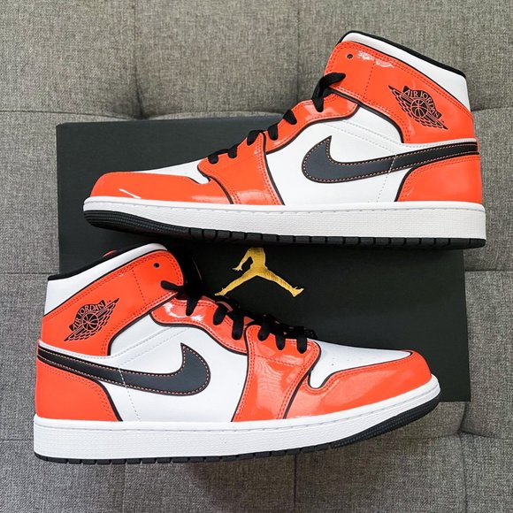 🤍🧡🖤 Air Jordan 1 retro mid orange shoes - Picture 2 of 4